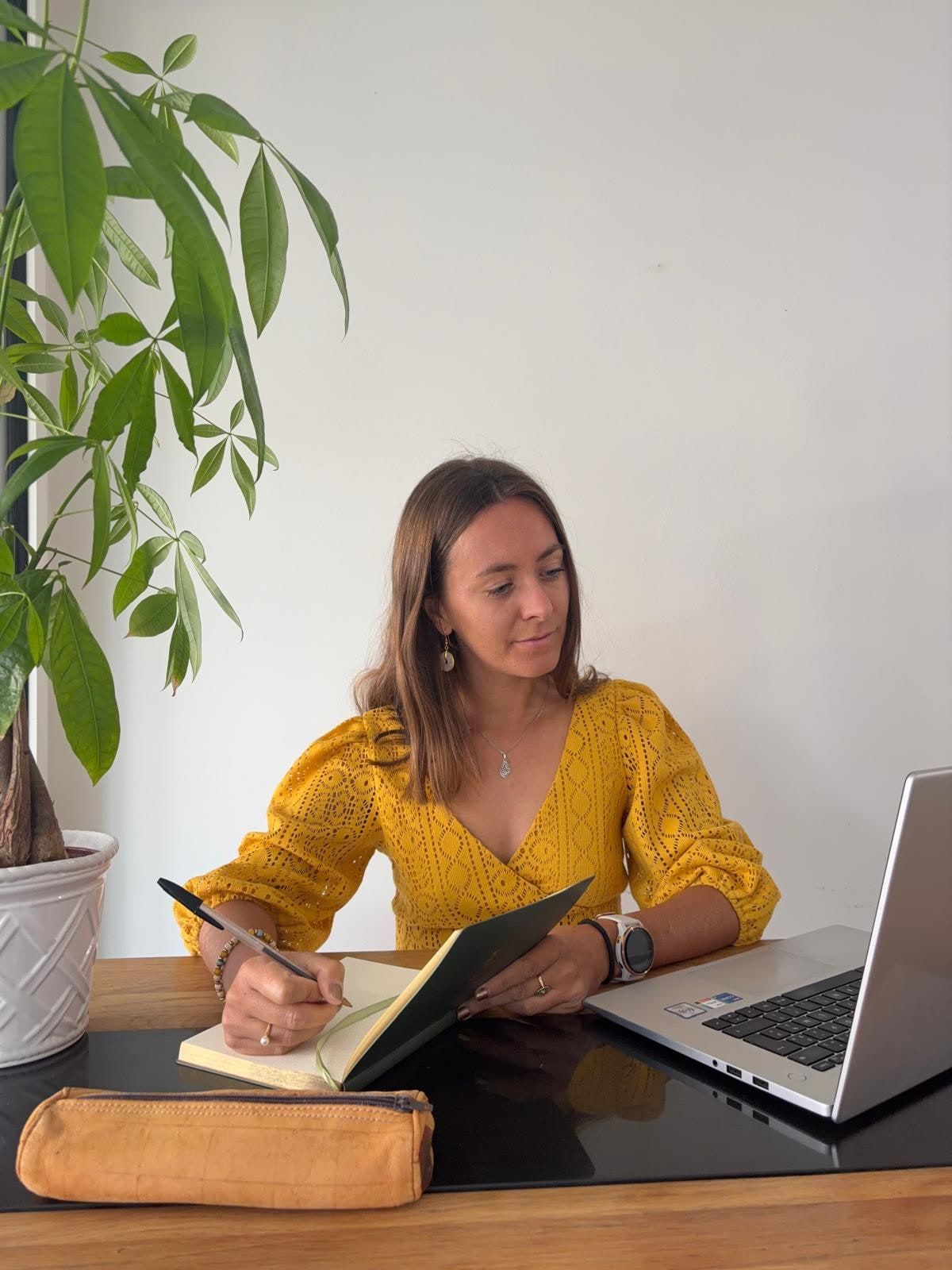 Marion Colin en visio, devant un ordinateur portable